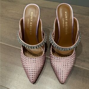 New. Only tried on. Never got to use
Pink with studs
Floor model. No box